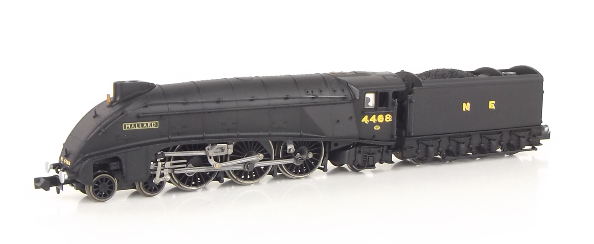 Dapol 2S-008-020 N Gauge LNER A4 4-6-2 4468 'Mallard' NE Black - Picture 1 of 2