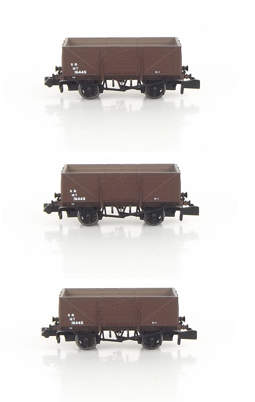 Rapido 942011 N Gauge Pack Of 3 SECR Diagram 1355 7 Plank Wagons Post 1936 SR Br