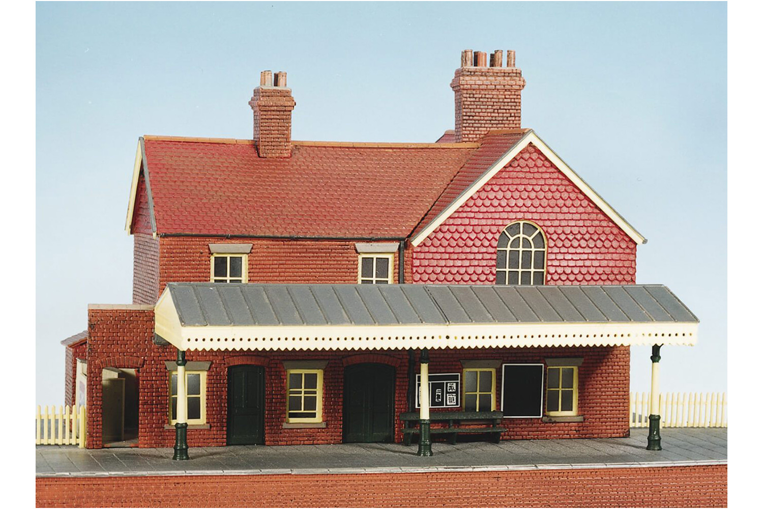 Wills CK16 OO Gauge Country Station Brick Built With Platform