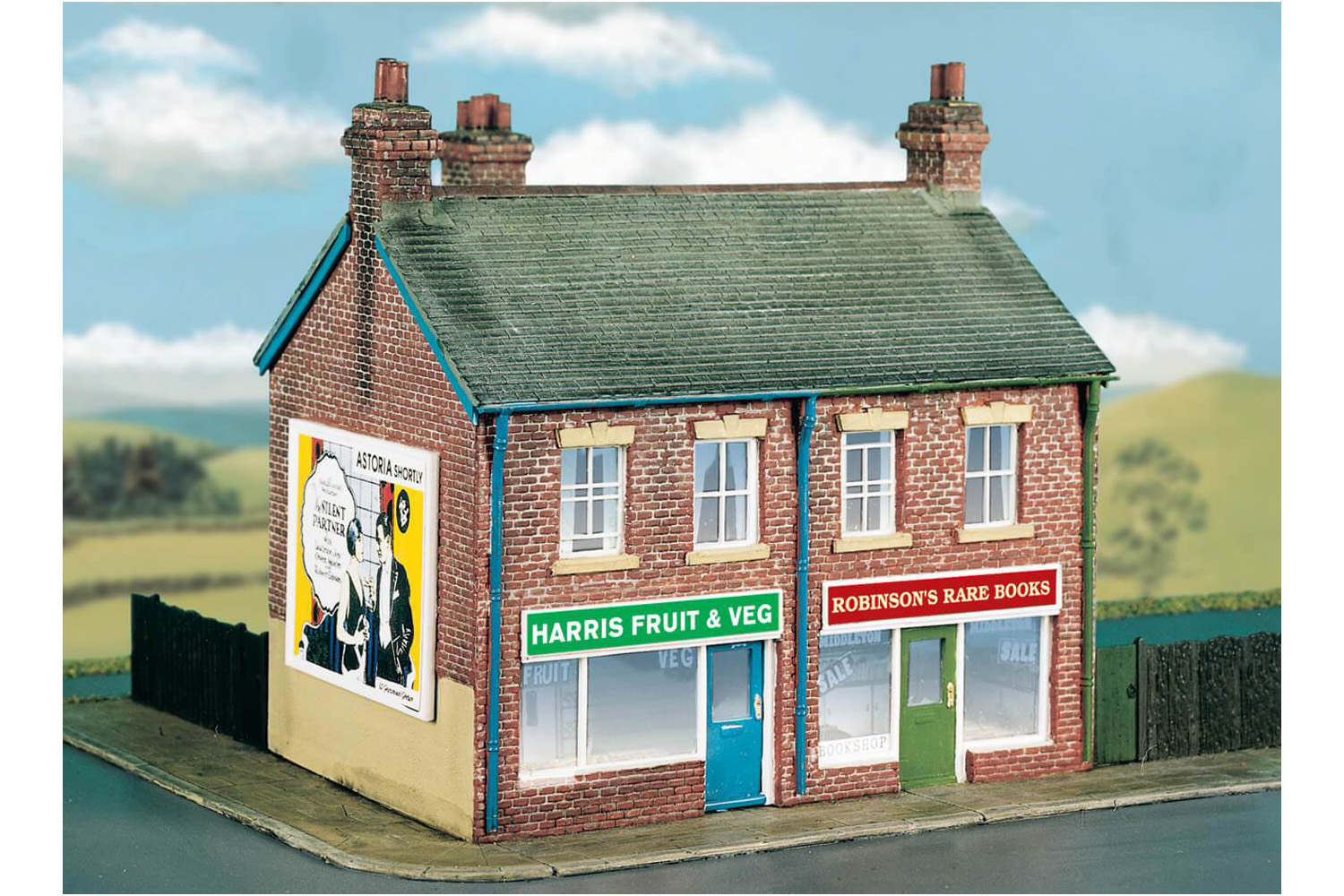 Wills CK18 OO Gauge Semidetached Shops