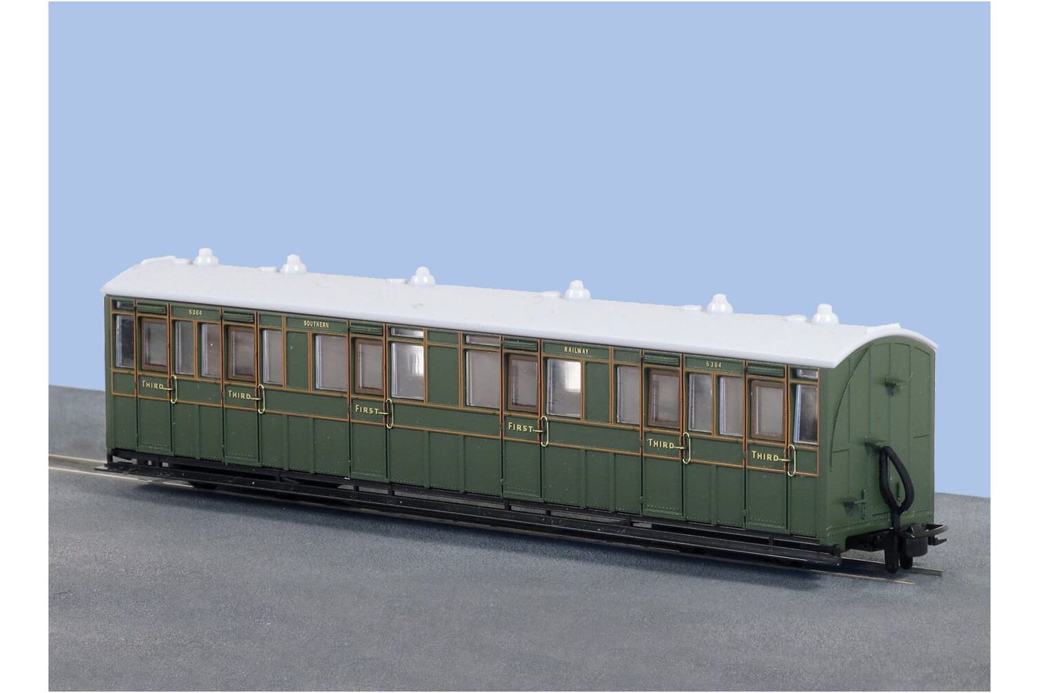 Peco GR-401A OO-9 L&B Composite Coach 1st/3rd SR Livery No 6364