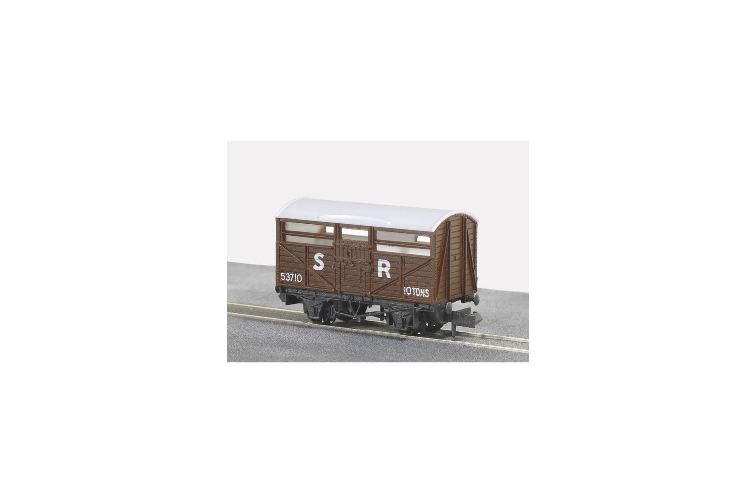 Peco NR-45S N Gauge Cattle Van SR Bauxite