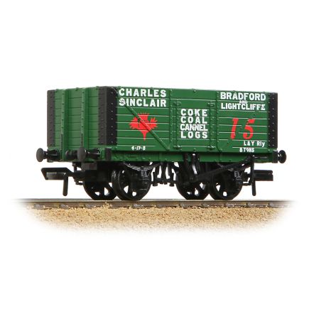 Bachmann 37-101B OO Gauge 7 Plank Fixed End Wagon Charles Sinclair Green