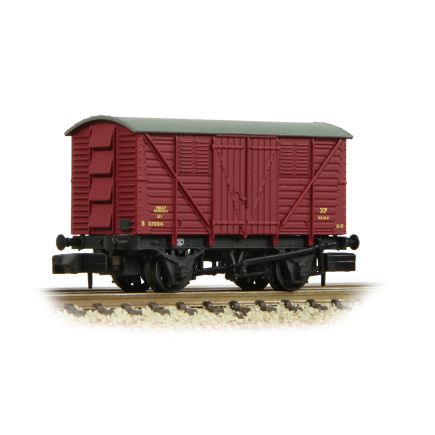 Graham Farish 373-740B N Gauge BR 10 Ton Meat Van BR Crimson B870014