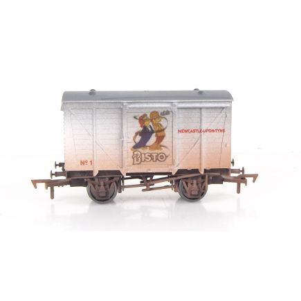 Dapol 4F-011-133 OO Gauge 12 Ton Ventilated Van Bisto No.1 Weathered