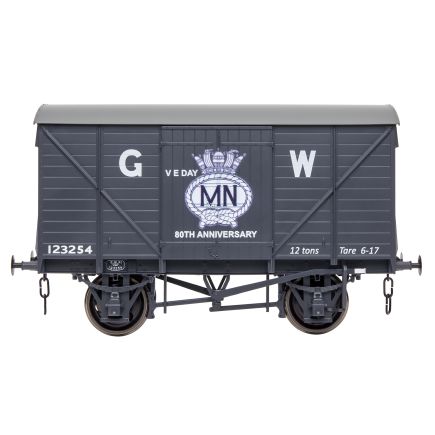 Dapol 7F-066-013 O Gauge GW Standard 12 Ton Van VE Day 80th Anniversary Merchant Navy