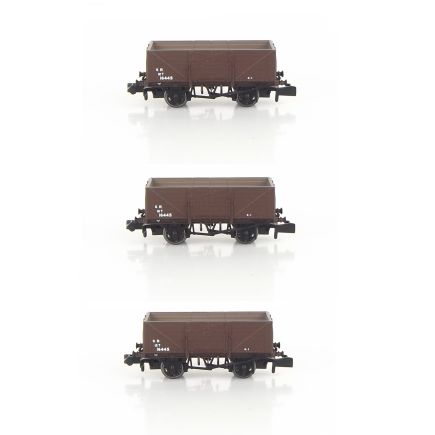 Rapido 942011 N Gauge Pack Of 3 SECR Diagram 1355 7 Plank Wagons Post 1936 SR Brown Livery