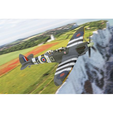Corgi AA29202 Supermarine Spitfire T9 MJ627 9G-Q G-BMSB Presented as Spitfire LF MK.IXc No.441 Squadron RCAF