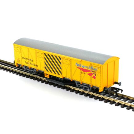 Gaugemaster GM4430101 OO Gauge Network Rail Track Cleaning Wagon