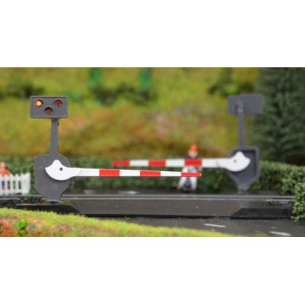 Train Tech LC10 OO Gauge Level Crossing Barrier Set With Lights & Sound