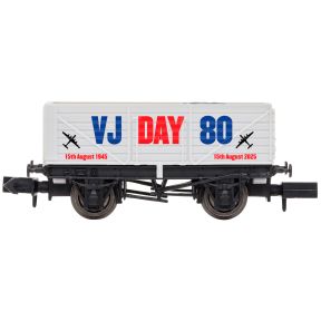 Dapol 2F-071-104 N Gauge 7 Plank Open Wagon VJ 80th Anniversary Airforce