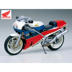 Tamiya 14057 Honda VFR750R Motorbike Plastic Kit