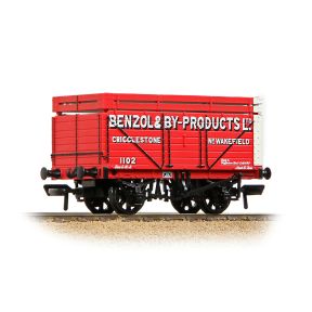 Bachmann 37-177A OO Gauge 7 Plank Wagon with Coke Rails Benzol And By-Products Ltd Red