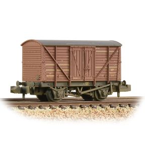 Graham Farish 373-728 N Gauge BR 10 Ton Insulated Ale Van BR Bauxite Early Weathered