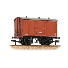 Bachmann 38-385B OO Gauge LNER 12 Ton Ventilated Fruit Van BR Bauxite Early