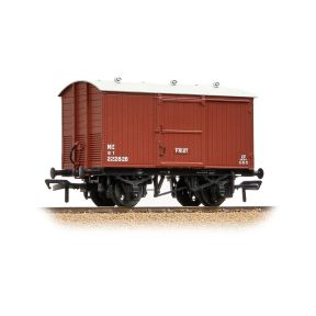 Bachmann 38-387A OO Gauge LNER 12 Ton Ventilated Fruit Van LNER Bauxite