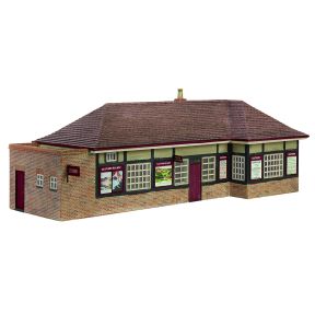 Bachmann 44-1013A OO Gauge Rural Station Maroon & Cream