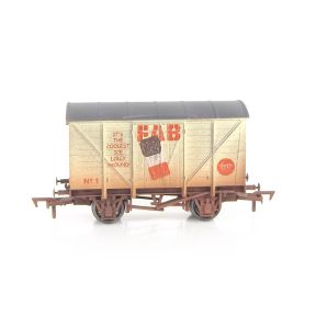 Dapol 4F-012-054 OO Gauge 12 Ton Ventilated Van Fab Lolly No.1 Weathered