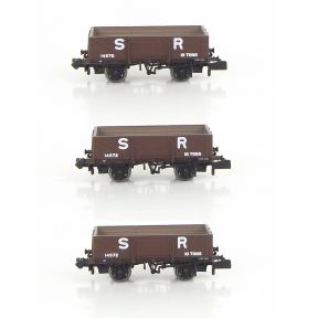 Rapido 942006 N Gauge Pack Of 3 SECR Diagram 1349 5 Plank Wagons Pre 1936 SR Brown Livery