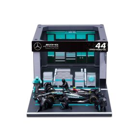 Bburago 18-38452H Mercedes AMG W15 2024 Formula 1 Pit Pass Diorama Lewis Hamilton