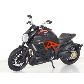 Maisto 31101-2 Ducati Diavel Carbon Motorbike