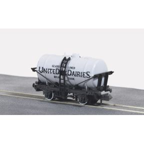 Peco NR-P167 N Gauge Milk Tank 'United Dairies'