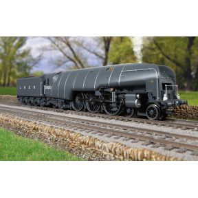 Hornby R30352SS OO Gauge LNER W1 Hush Hush 4-6-4 10000 LNER Green With Steam Generator