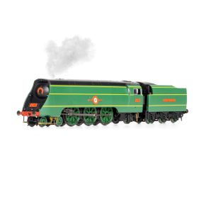 Hornby R30399SS OO Gauge SR Merchant Navy 4-6-2 21C1 'Channel Packet' SR Green Smoke Generator And Sound