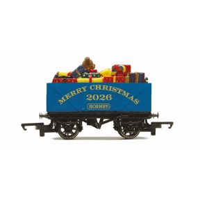 Hornby R60330 OO Gauge 2026 Christmas Wagon