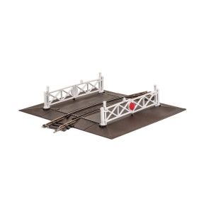 Peco ST-261 OO Gauge Level Crossing Curved Second Radius With 2 Ramps & 4 Gates