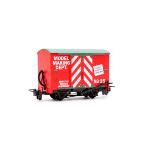 Peco GR-910 OO-9 Santa's Workshop Box Van